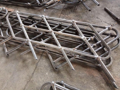 上海鍋爐廠斜梯欄桿正在加工中