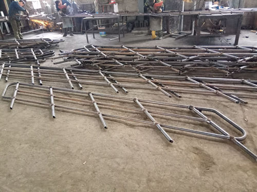 上海鍋爐廠斜梯欄桿正在加工中