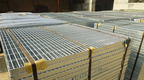 切割煙臺壓焊鋼格板時(shí)需要注意什么